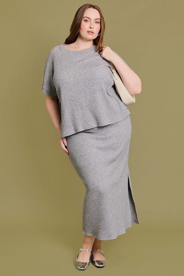 Plus Size Gray Ribbed Short Sleeve Crew Neck Relaxed Fit Knit Top - Image 6