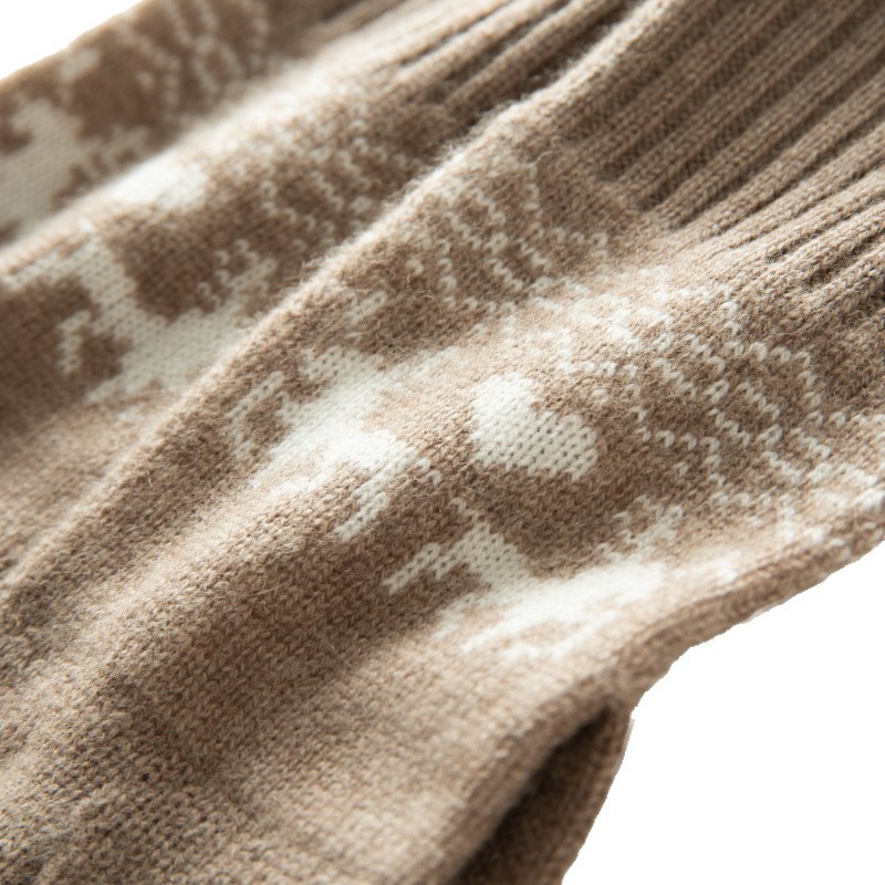 Unisex Nordic Reindeer Touchscreen Knit Gloves – Warm Winter Full Finger Gloves - Image 4